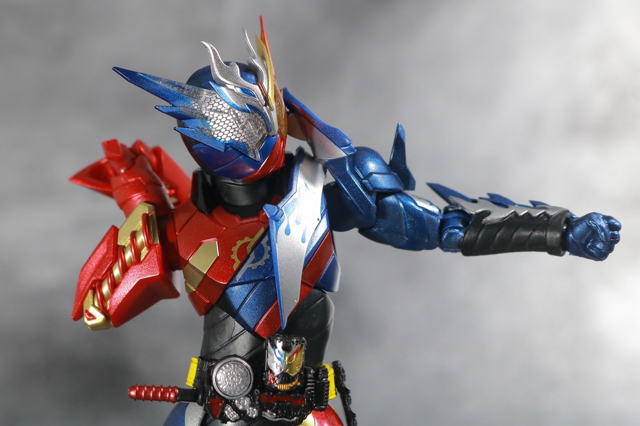 S.H.フィギュアーツ　仮面ライダービルド　クローズビルドフォーム　レビュー　可動範囲