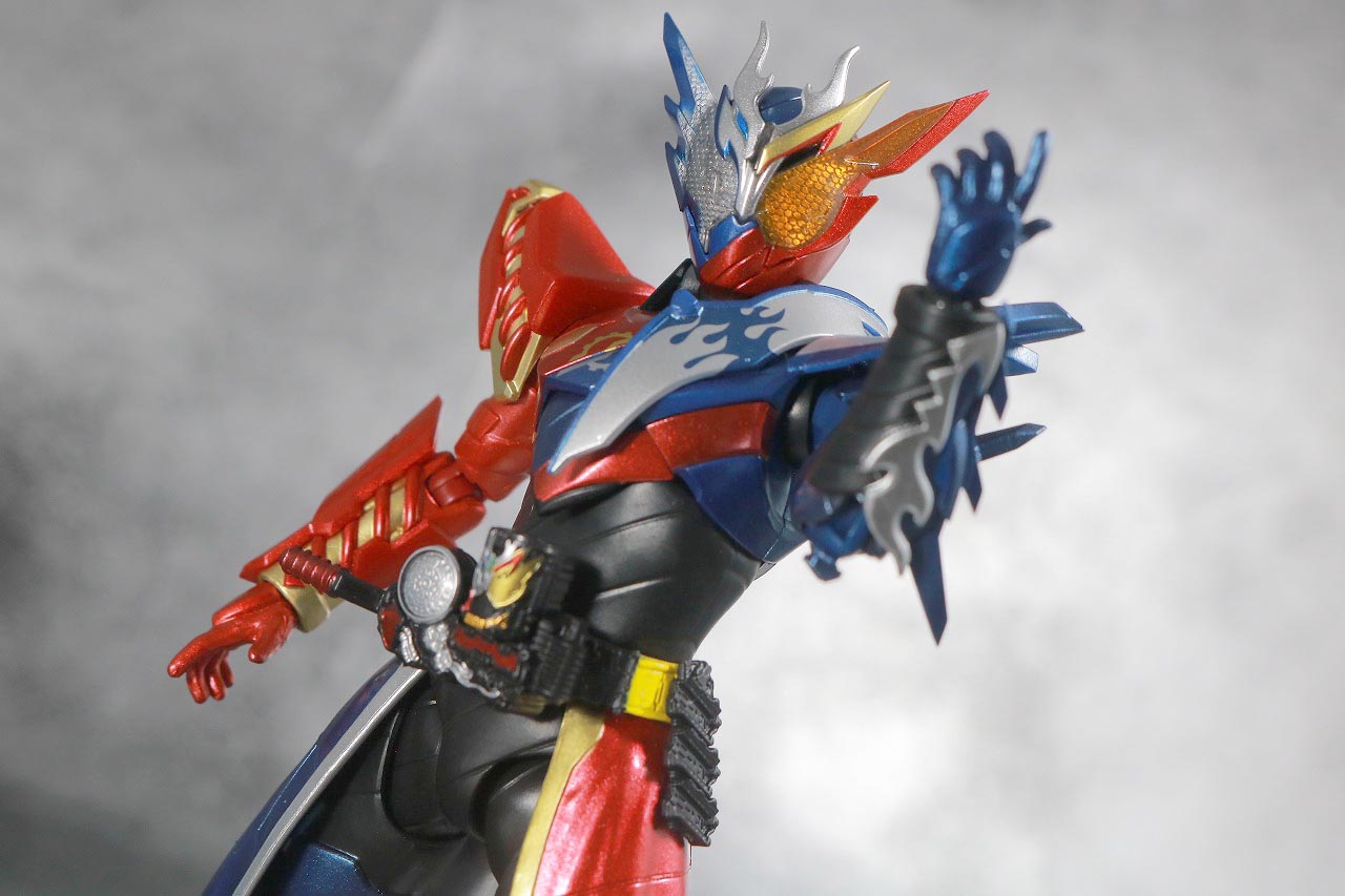 S.H.フィギュアーツ　仮面ライダービルド　クローズビルドフォーム　レビュー　アクション