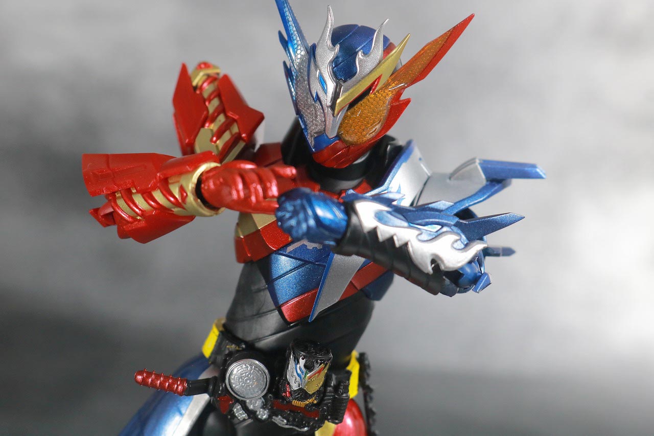 S.H.フィギュアーツ　仮面ライダービルド　クローズビルドフォーム　レビュー　アクション