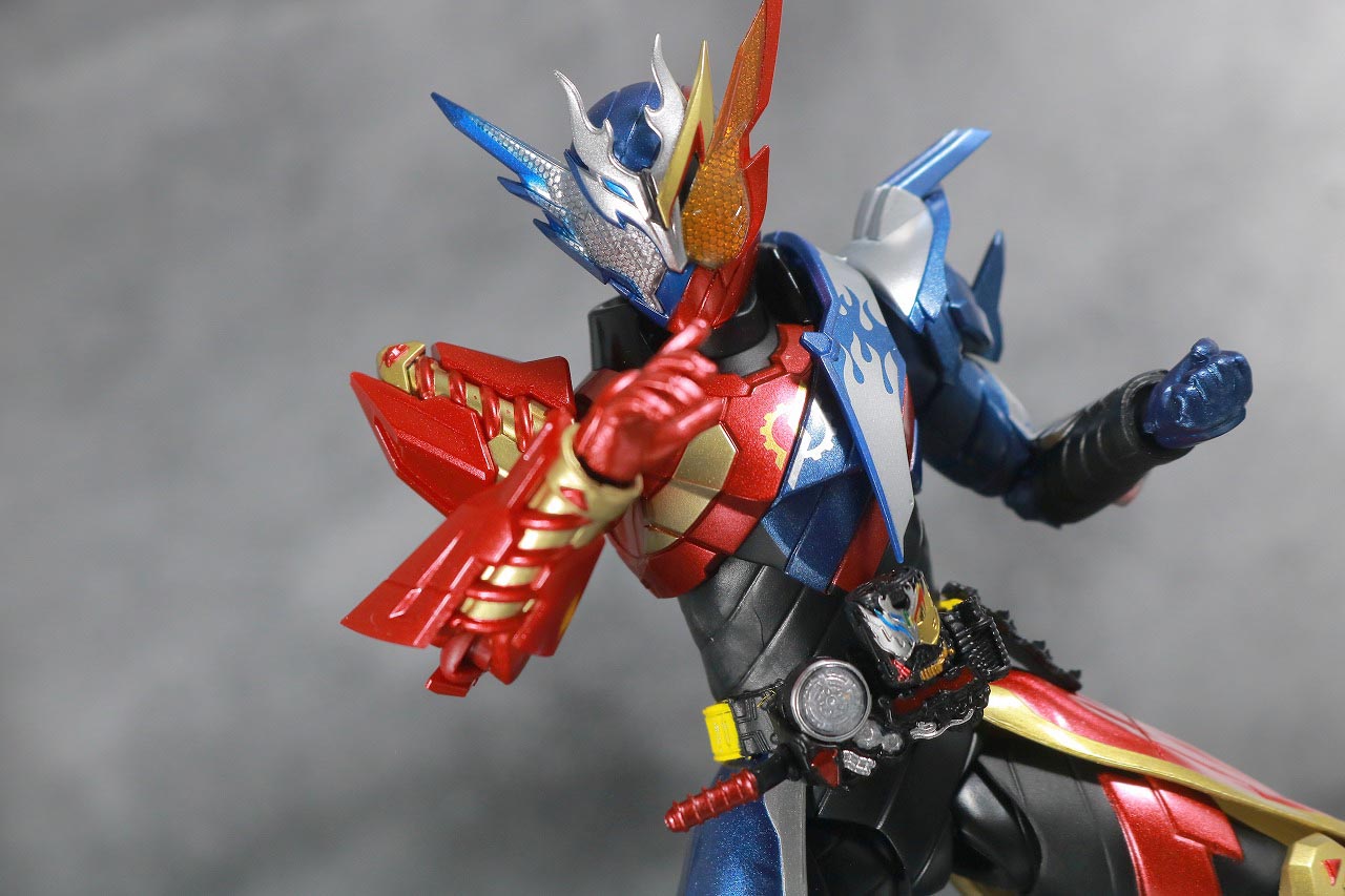 S.H.フィギュアーツ　仮面ライダービルド　クローズビルドフォーム　レビュー　アクション