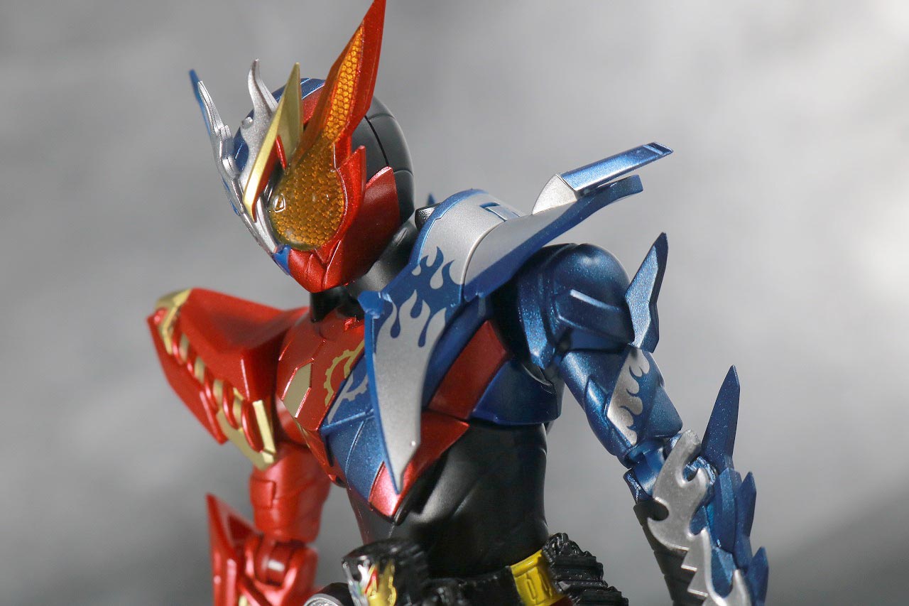 S.H.フィギュアーツ　仮面ライダービルド　クローズビルドフォーム　レビュー　アクション