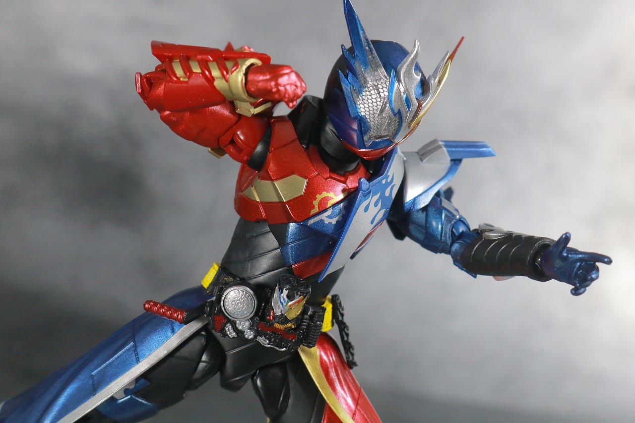 S.H.フィギュアーツ　仮面ライダービルド　クローズビルドフォーム　レビュー　アクション