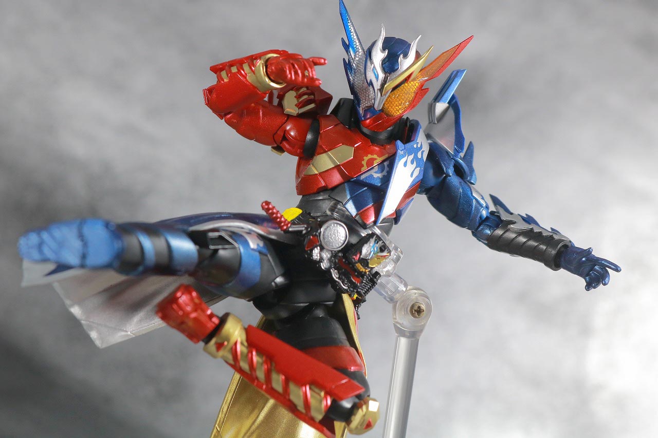 S.H.フィギュアーツ　仮面ライダービルド　クローズビルドフォーム　レビュー　アクション