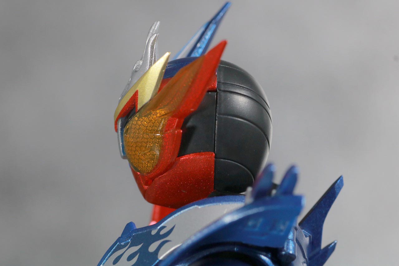 S.H.フィギュアーツ　仮面ライダービルド　クローズビルドフォーム　レビュー　本体