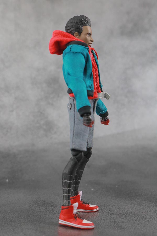 MAFEX スパイダーマン　マイルス・モラレス　スパイダーバース　レビュー　本体