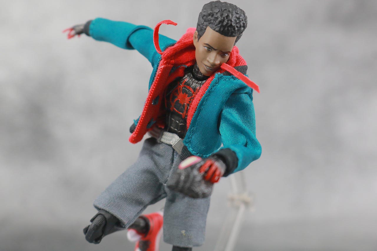 MAFEX スパイダーマン　マイルス・モラレス　スパイダーバース　レビュー　アクション