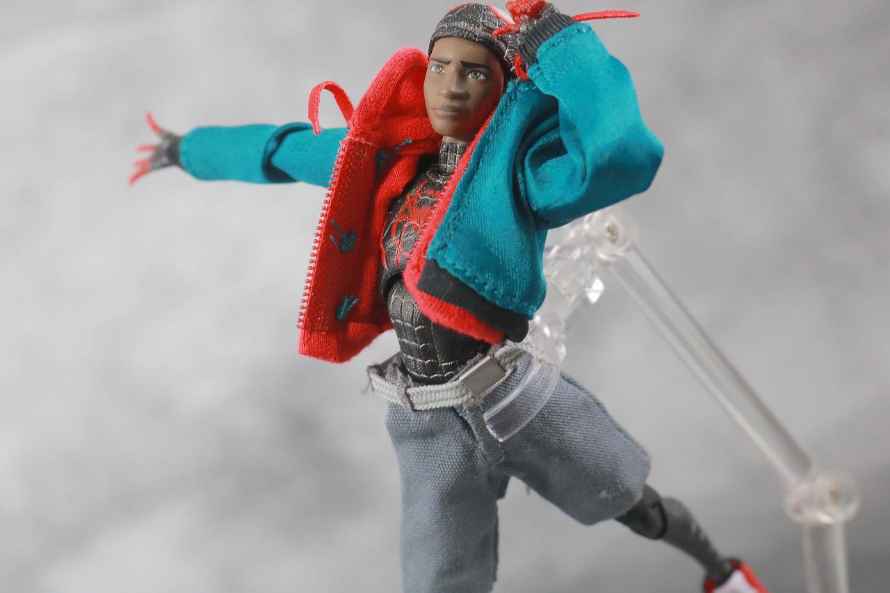 MAFEX スパイダーマン　マイルス・モラレス　スパイダーバース　レビュー　アクション