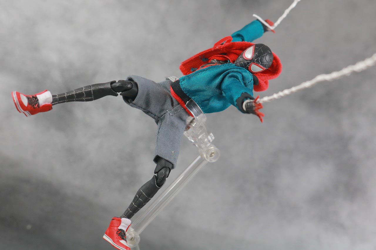 MAFEX スパイダーマン　マイルス・モラレス　スパイダーバース　レビュー　アクション