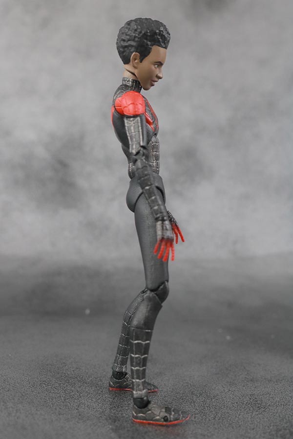 MAFEX スパイダーマン　マイルス・モラレス　スパイダーバース　レビュー　本体