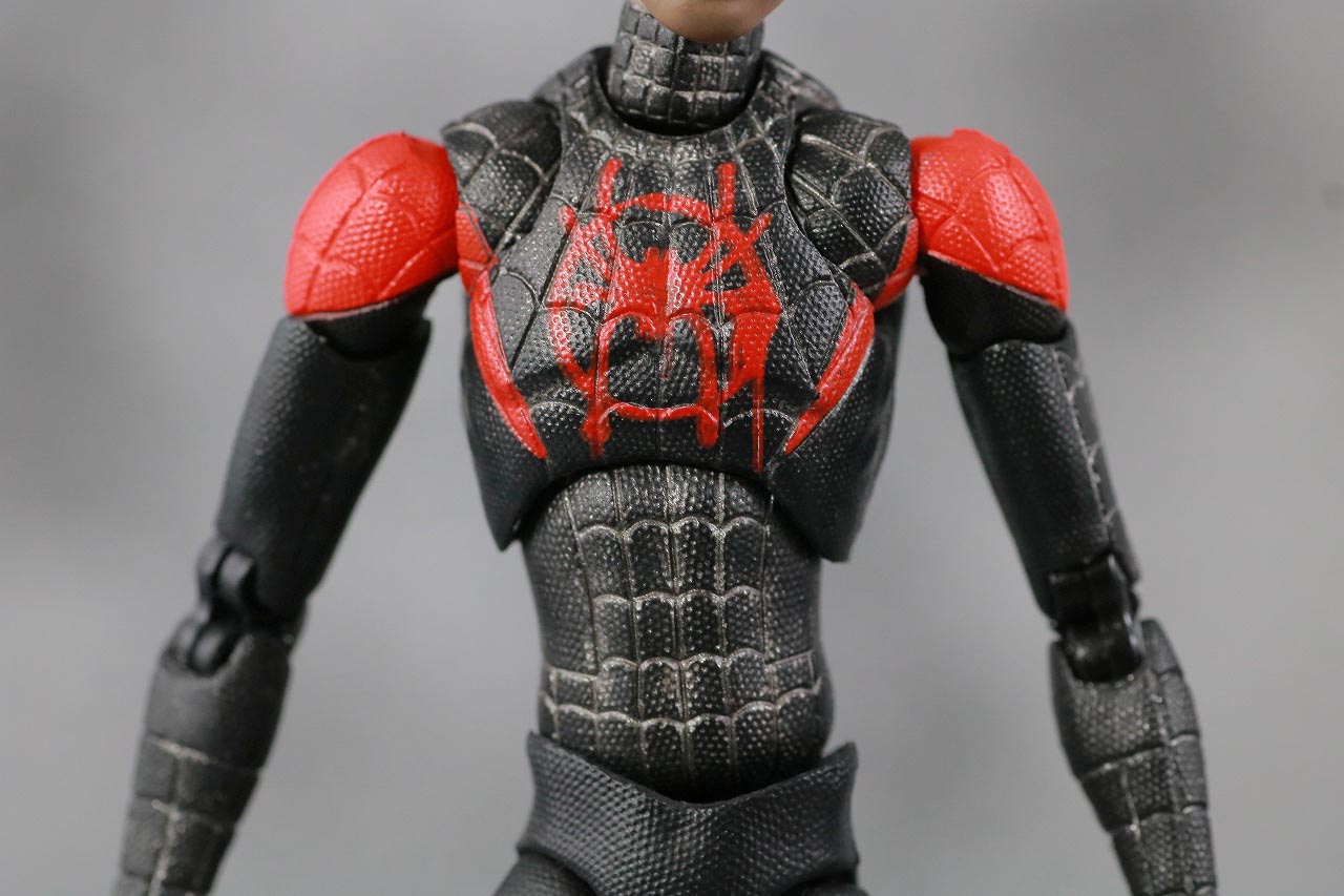 MAFEX スパイダーマン　マイルス・モラレス　スパイダーバース　レビュー　本体