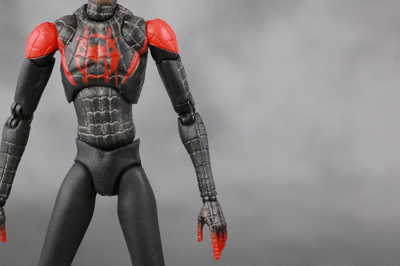 MAFEX スパイダーマン　マイルス・モラレス　スパイダーバース　レビュー　本体