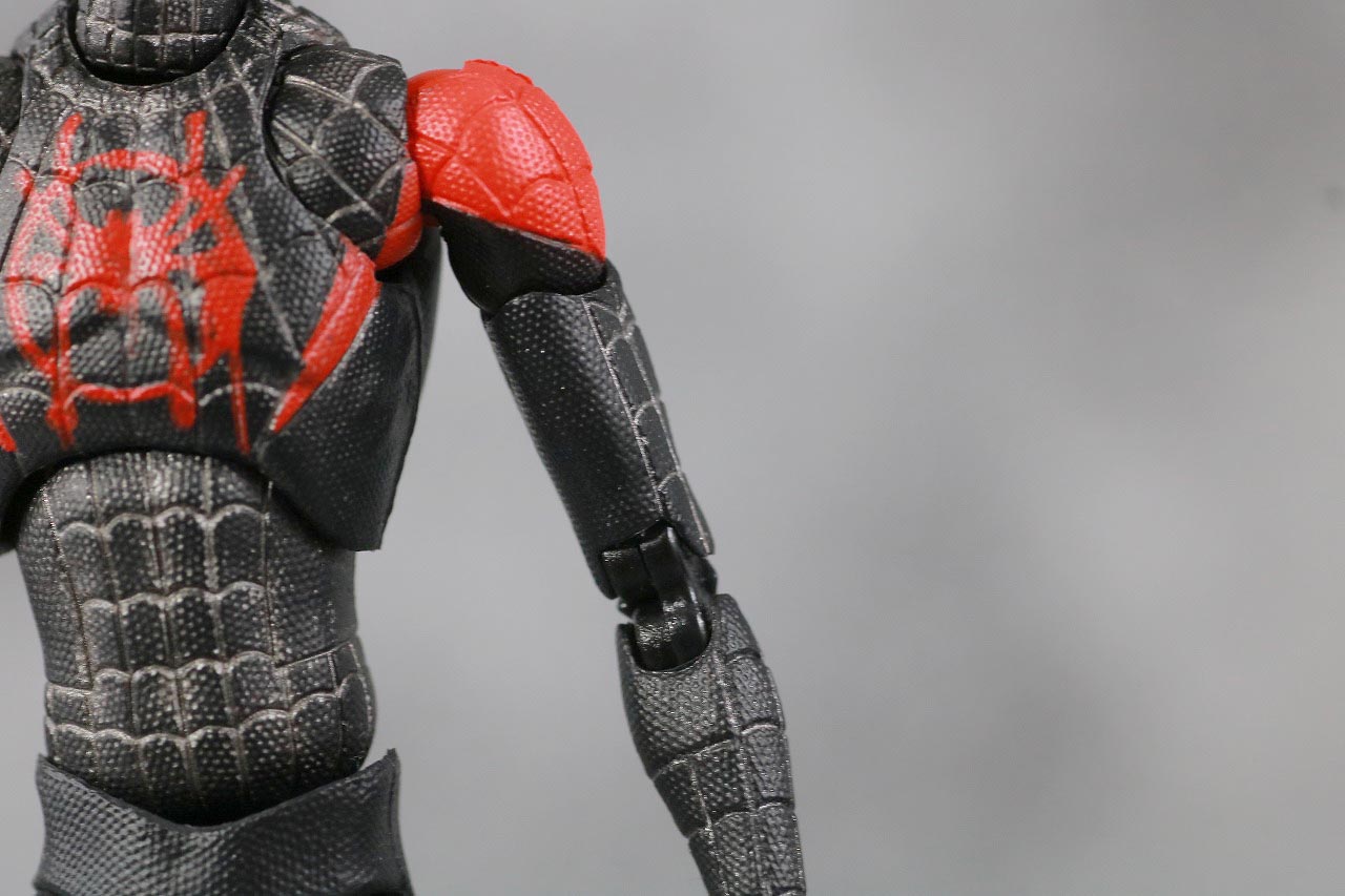 MAFEX スパイダーマン　マイルス・モラレス　スパイダーバース　レビュー　本体