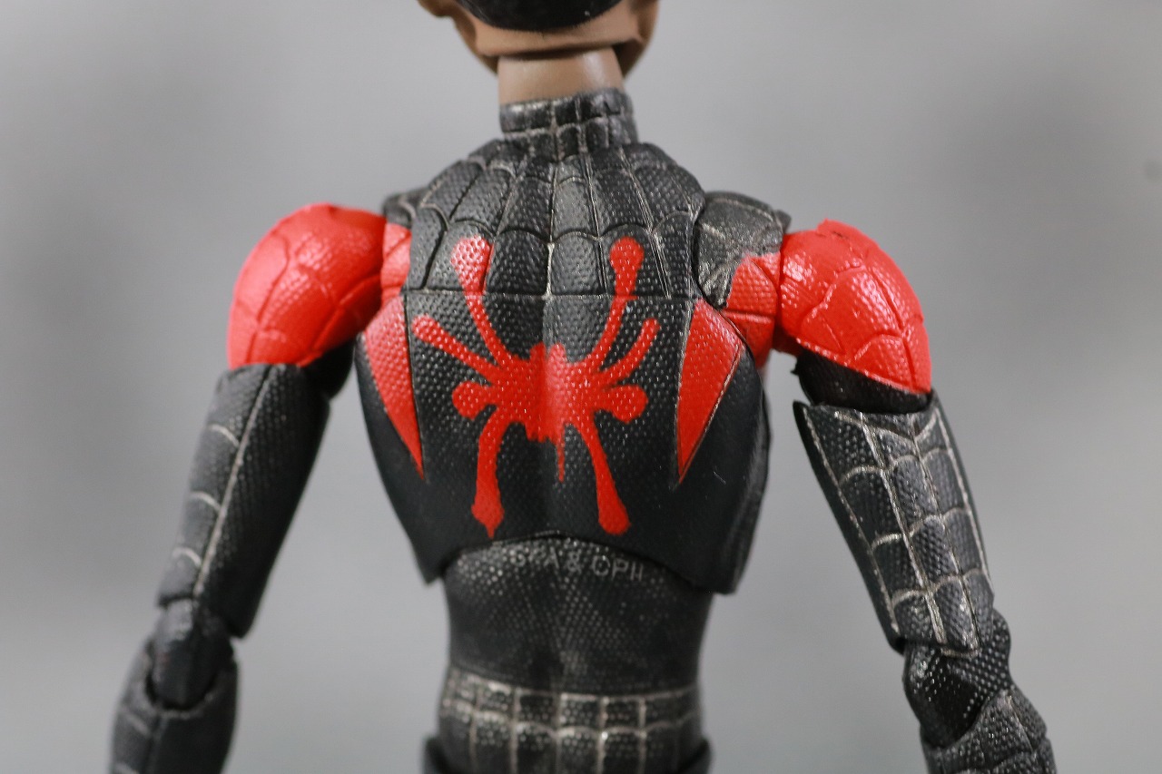 MAFEX スパイダーマン　マイルス・モラレス　スパイダーバース　レビュー　本体