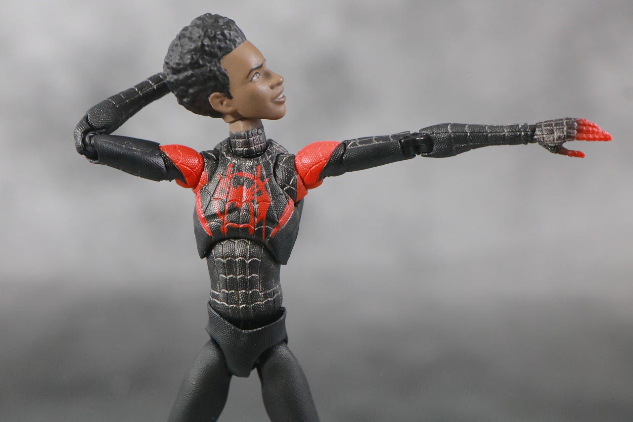 MAFEX スパイダーマン　マイルス・モラレス　スパイダーバース　レビュー　可動範囲