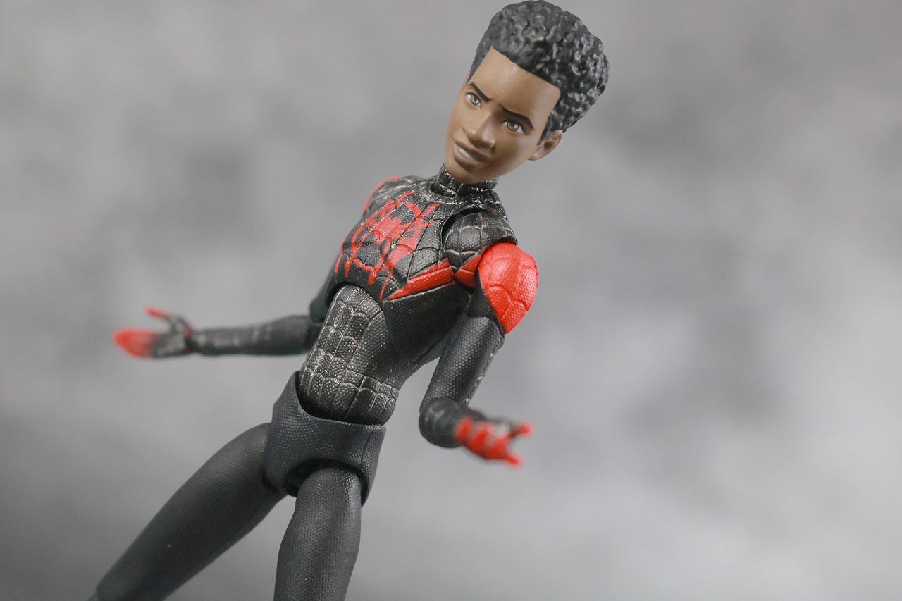 MAFEX スパイダーマン　マイルス・モラレス　スパイダーバース　レビュー　アクション