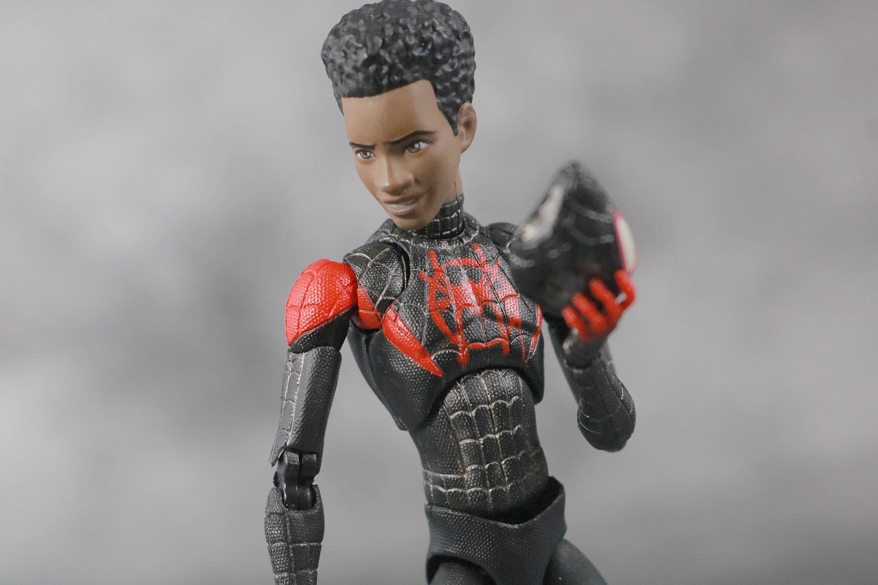 MAFEX スパイダーマン　マイルス・モラレス　スパイダーバース　レビュー　アクション