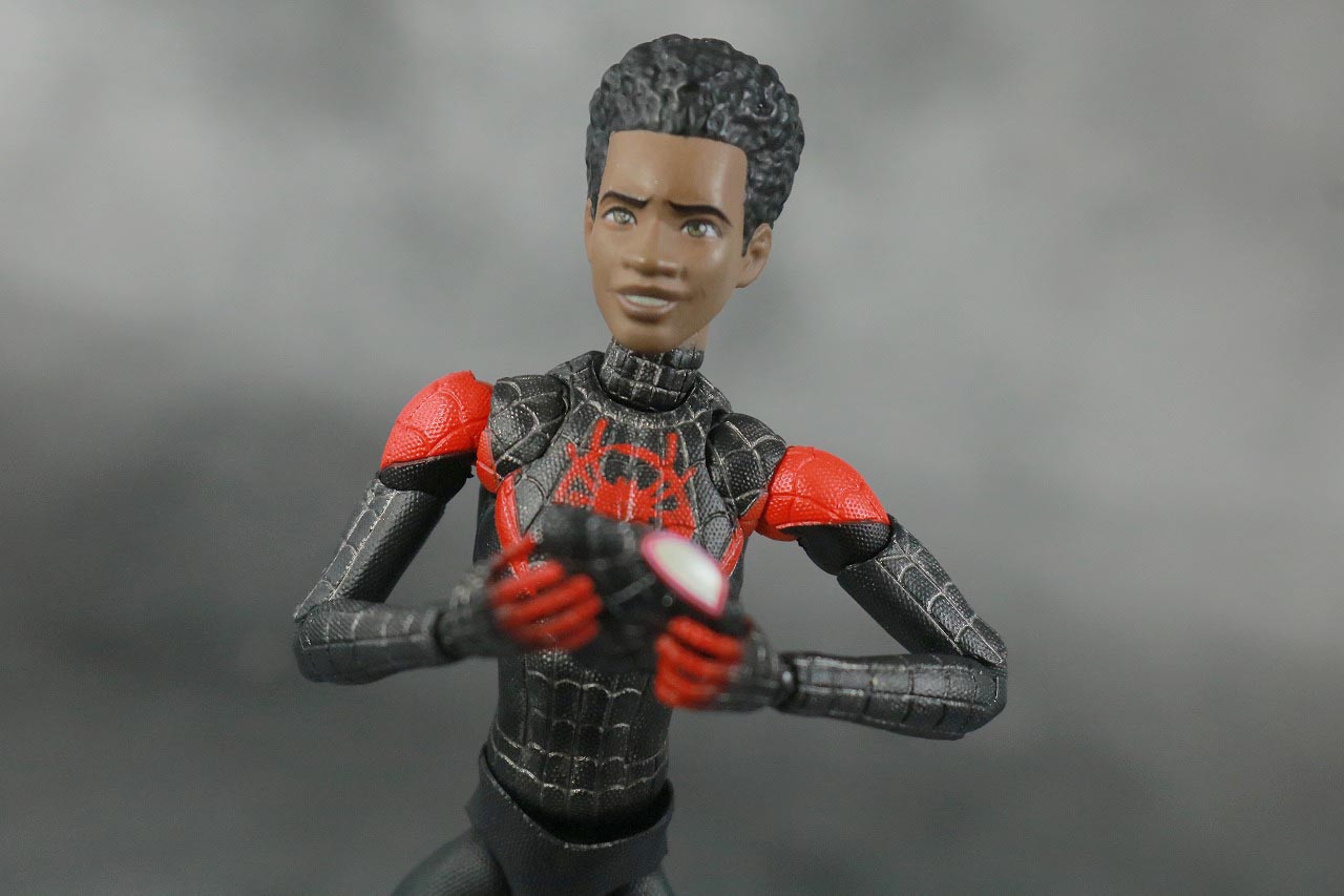 MAFEX スパイダーマン　マイルス・モラレス　スパイダーバース　レビュー　アクション