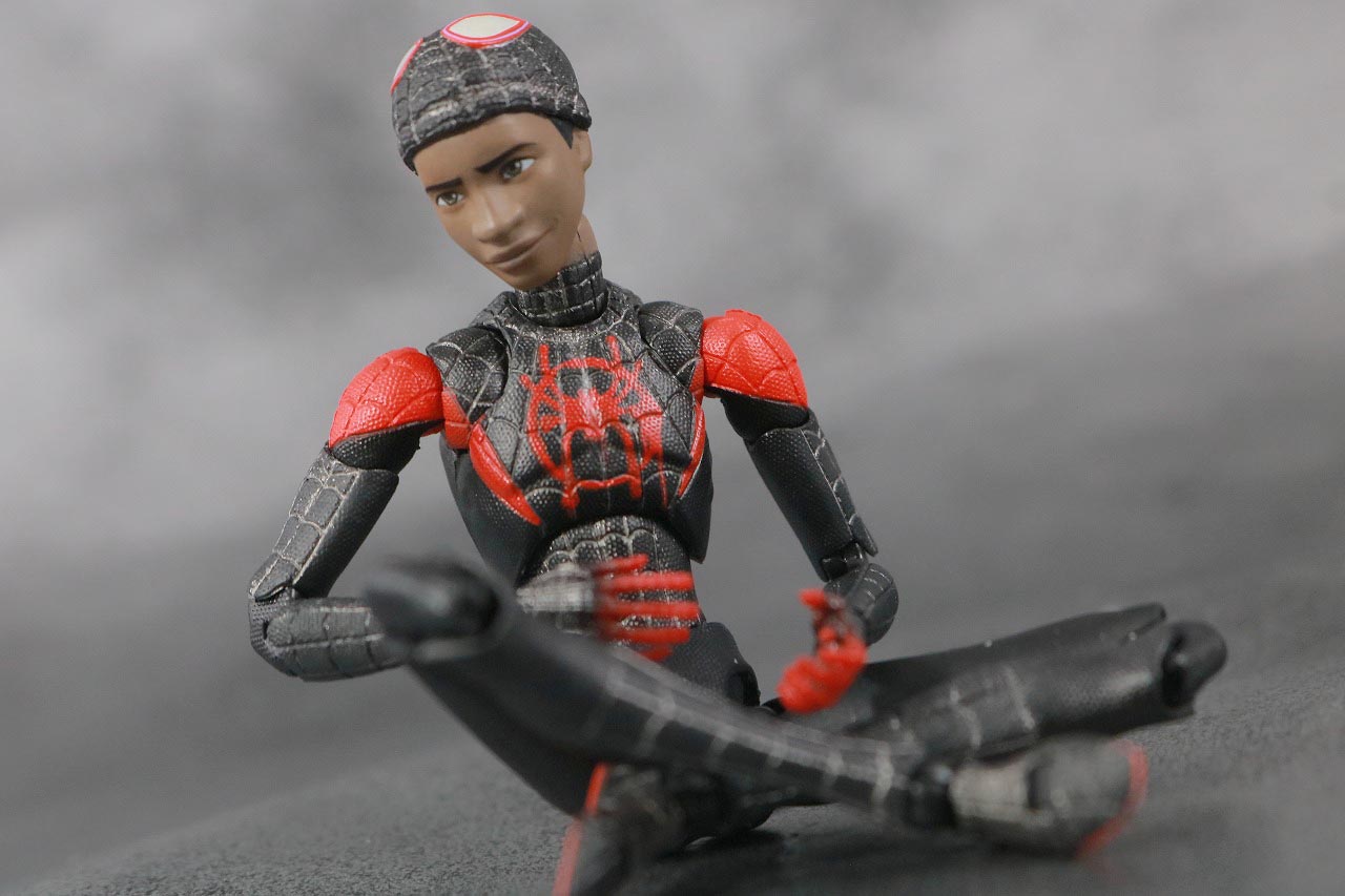 MAFEX スパイダーマン　マイルス・モラレス　スパイダーバース　レビュー　アクション