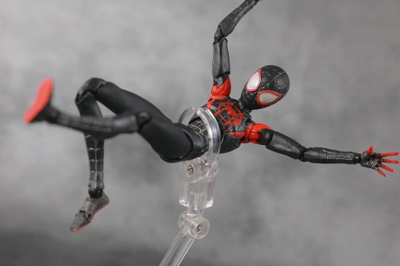 MAFEX スパイダーマン　マイルス・モラレス　スパイダーバース　レビュー　アクション