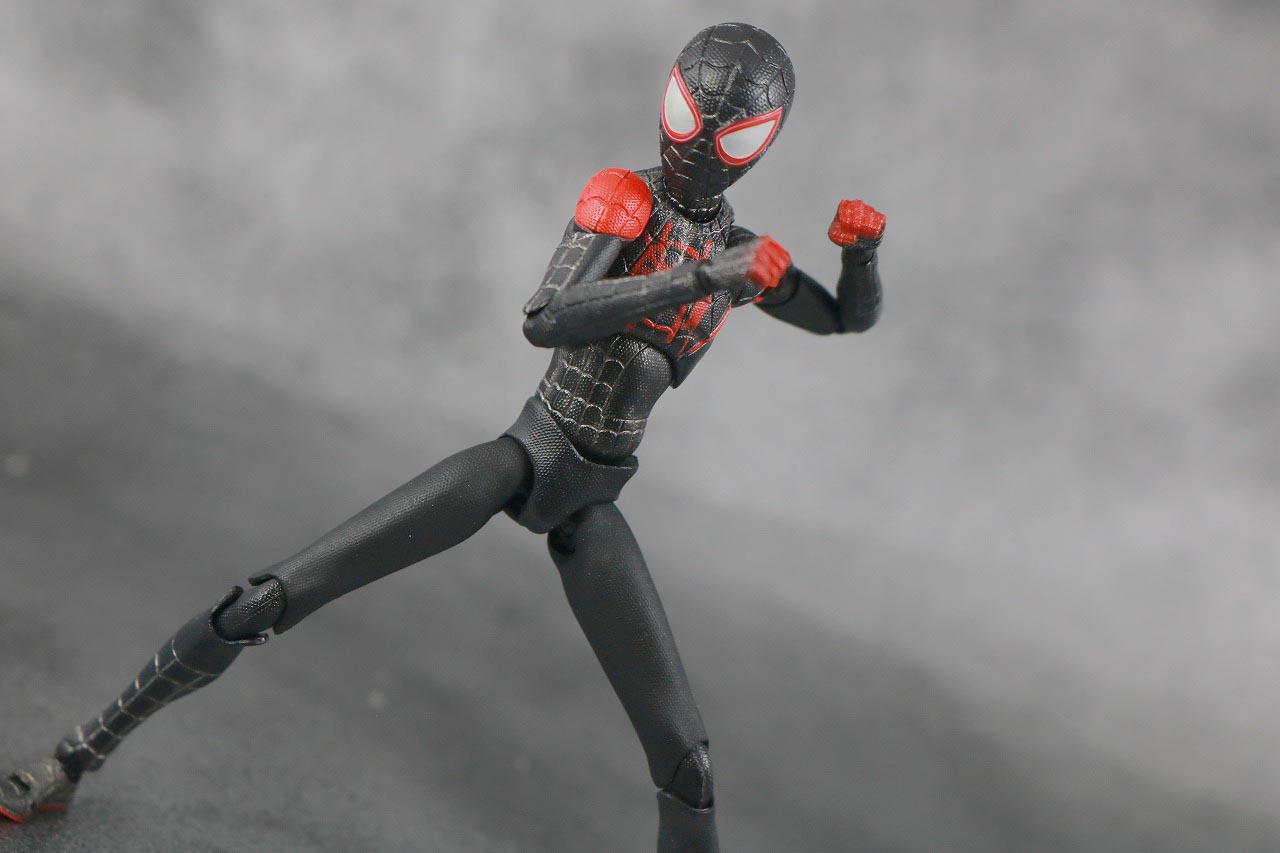 MAFEX スパイダーマン　マイルス・モラレス　スパイダーバース　レビュー　アクション