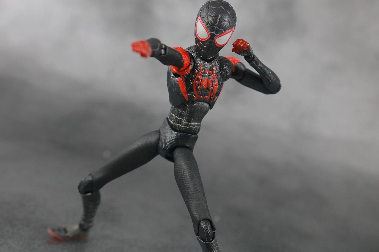 MAFEX スパイダーマン　マイルス・モラレス　スパイダーバース　レビュー　アクション