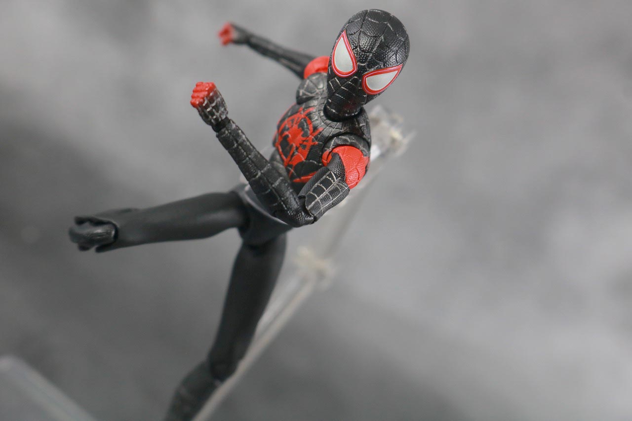 MAFEX スパイダーマン　マイルス・モラレス　スパイダーバース　レビュー　アクション