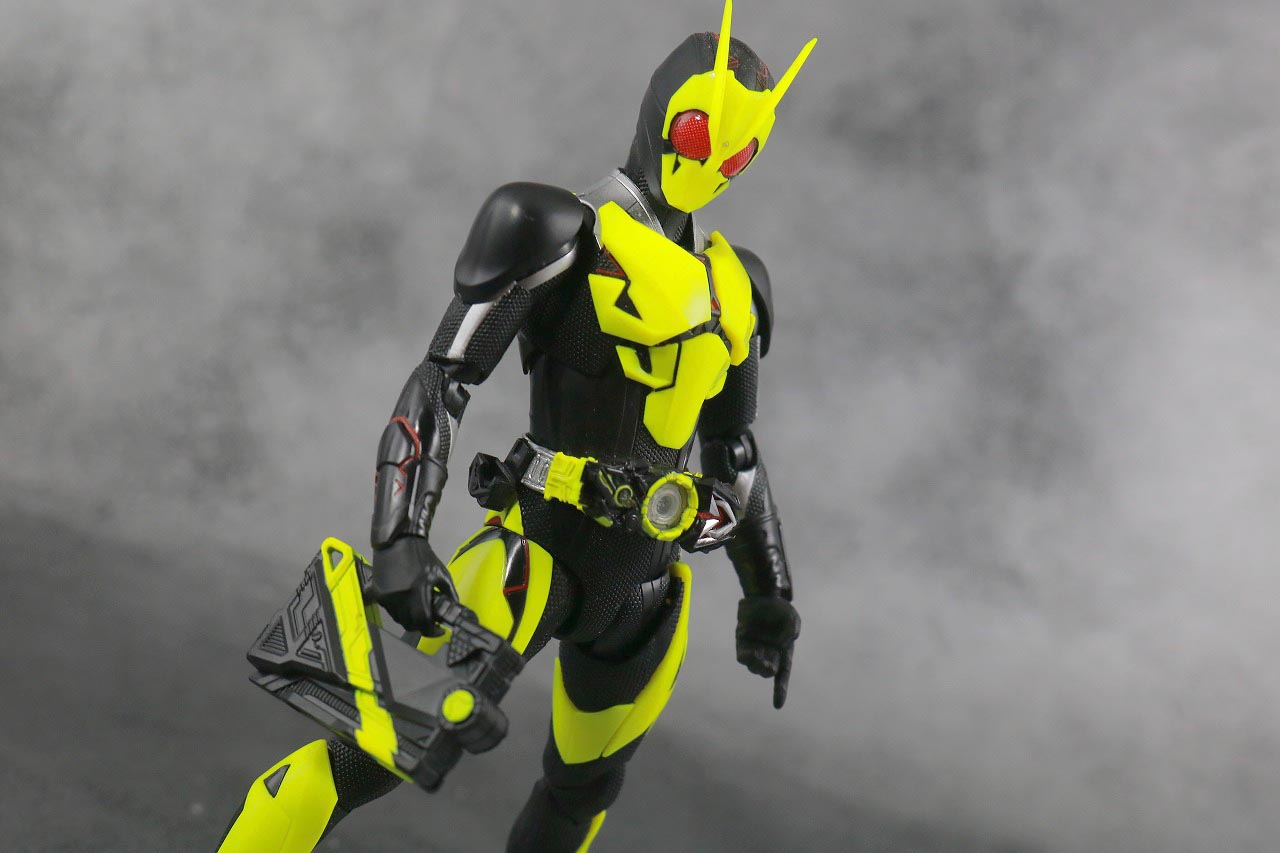 S.H.フィギュアーツ　イズ　レビュー　アクション　仮面ライダーゼロワン ライジングホッパー