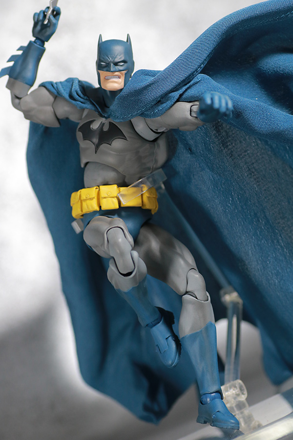 MAFEX　バットマン　HUSH　レビュー　アクション