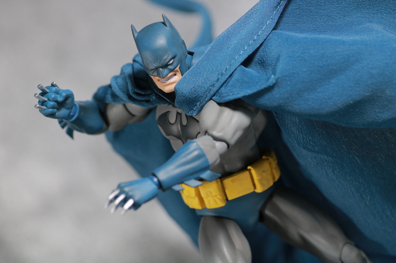 MAFEX　バットマン　HUSH　レビュー　アクション