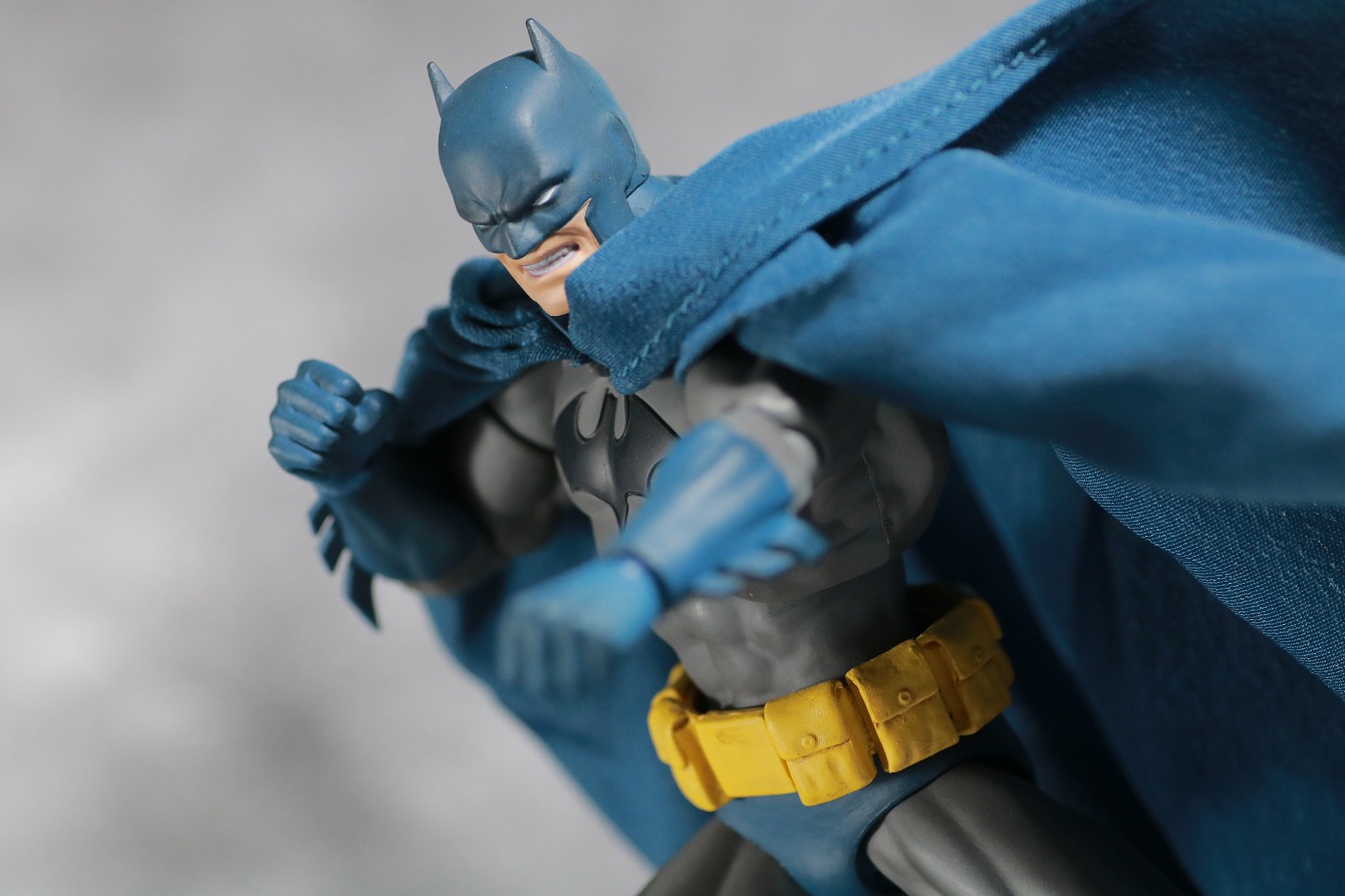 MAFEX　バットマン　HUSH　レビュー　アクション