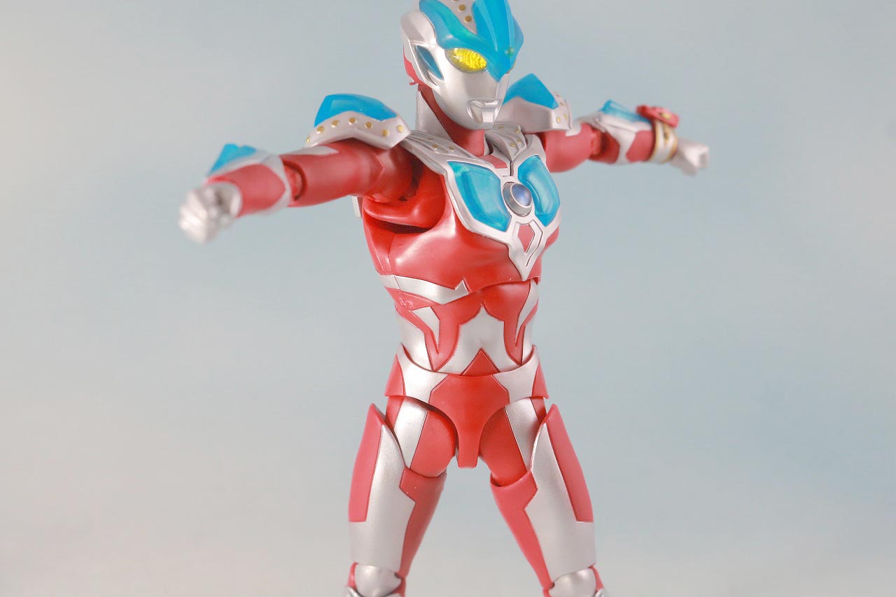 S.H.フィギュアーツ　ウルトラマンギンガストリウム　レビュー　可動範囲