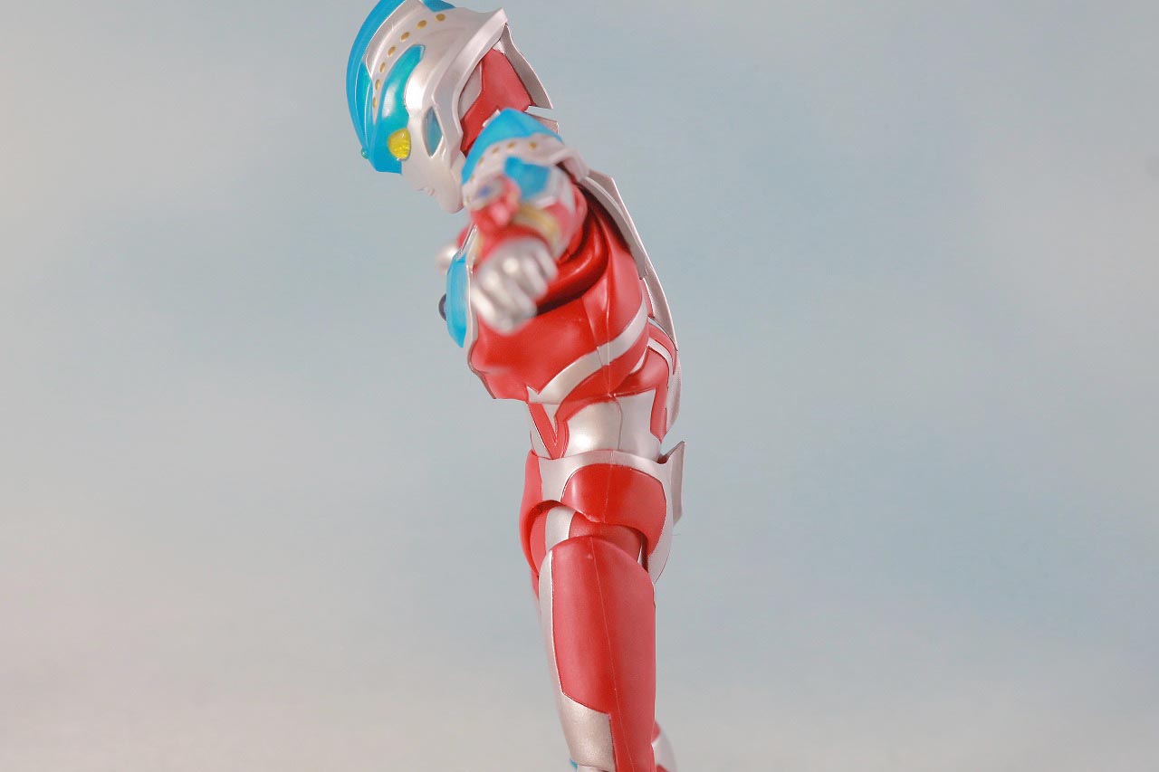 S.H.フィギュアーツ　ウルトラマンギンガストリウム　レビュー　可動範囲