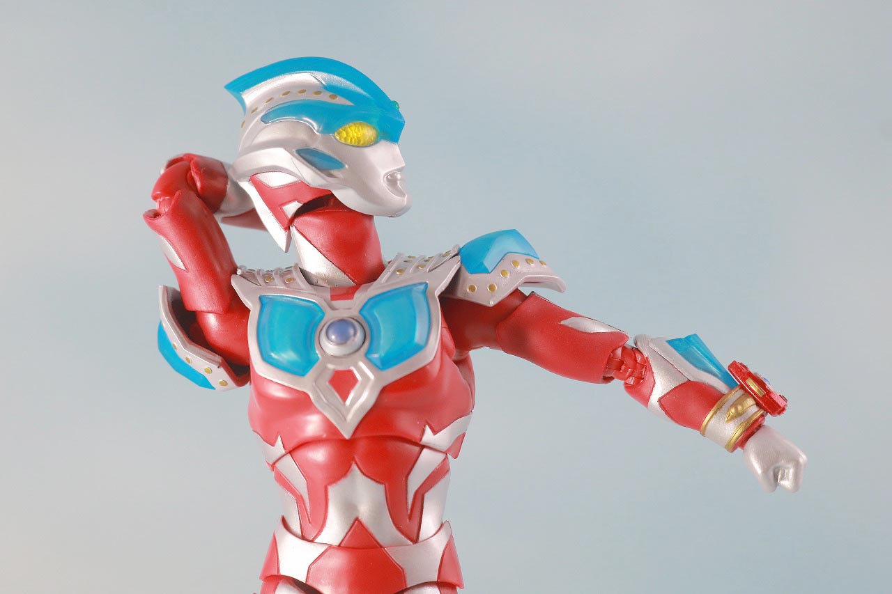 S.H.フィギュアーツ　ウルトラマンギンガストリウム　レビュー　可動範囲