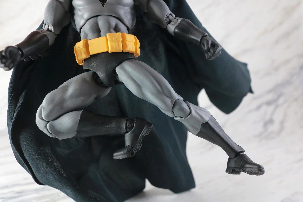 MAFEX　バットマン　HUSH BLACK ver.　レビュー　可動範囲