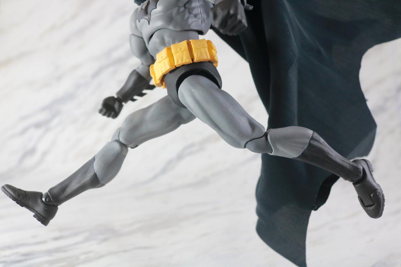 MAFEX　バットマン　HUSH BLACK ver.　レビュー　可動範囲