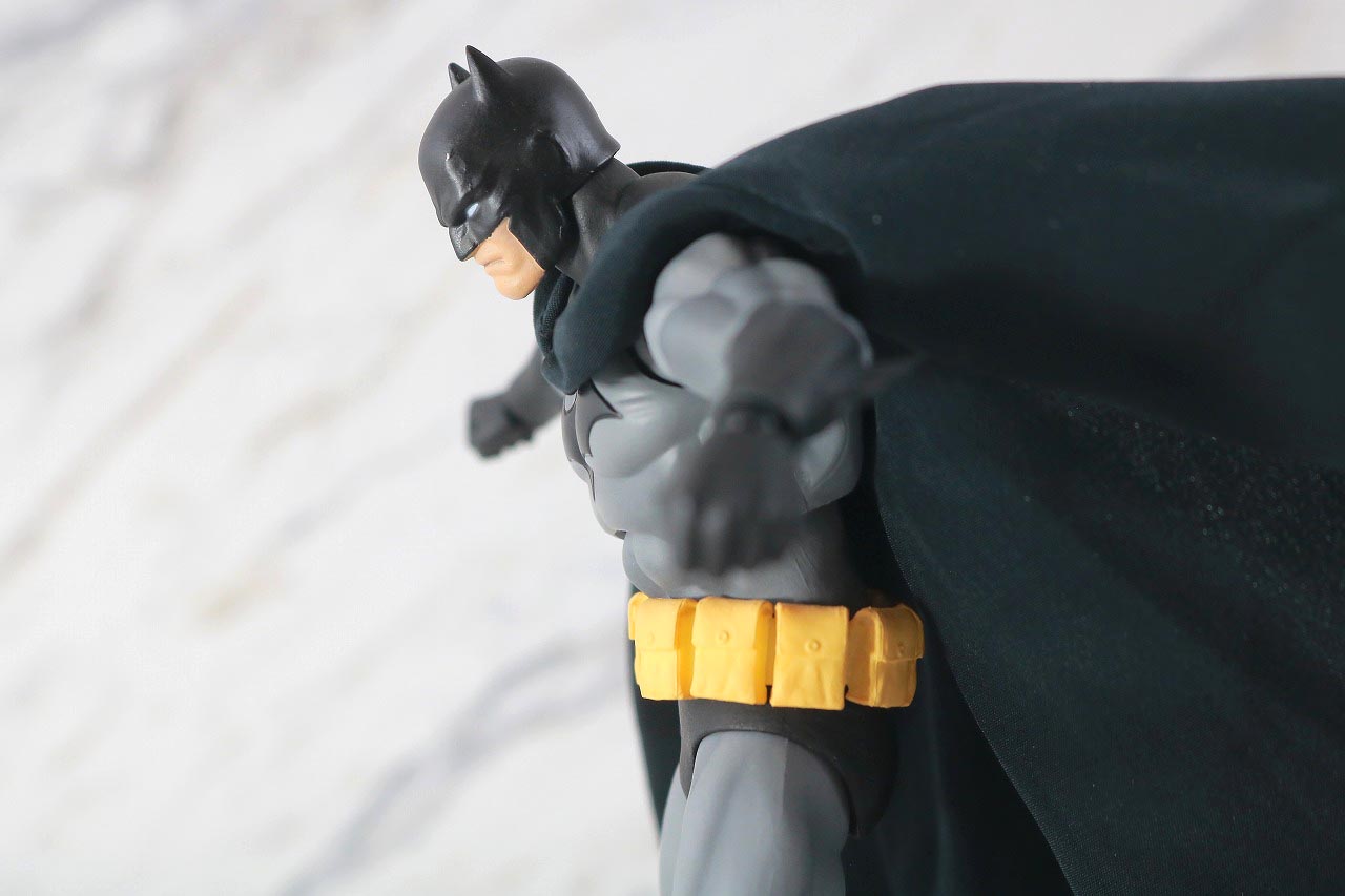 MAFEX　バットマン　HUSH BLACK ver.　レビュー　可動範囲