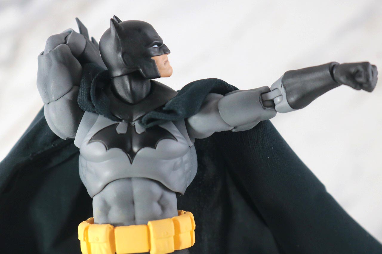 MAFEX　バットマン　HUSH BLACK ver.　レビュー　可動範囲