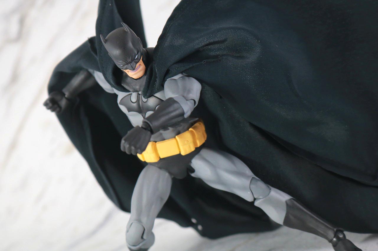 MAFEX　バットマン　HUSH BLACK ver.　レビュー　アクション