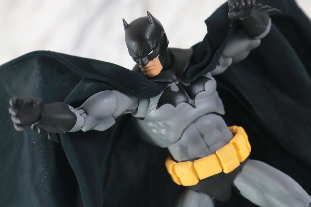 MAFEX　バットマン　HUSH BLACK ver.　レビュー　アクション