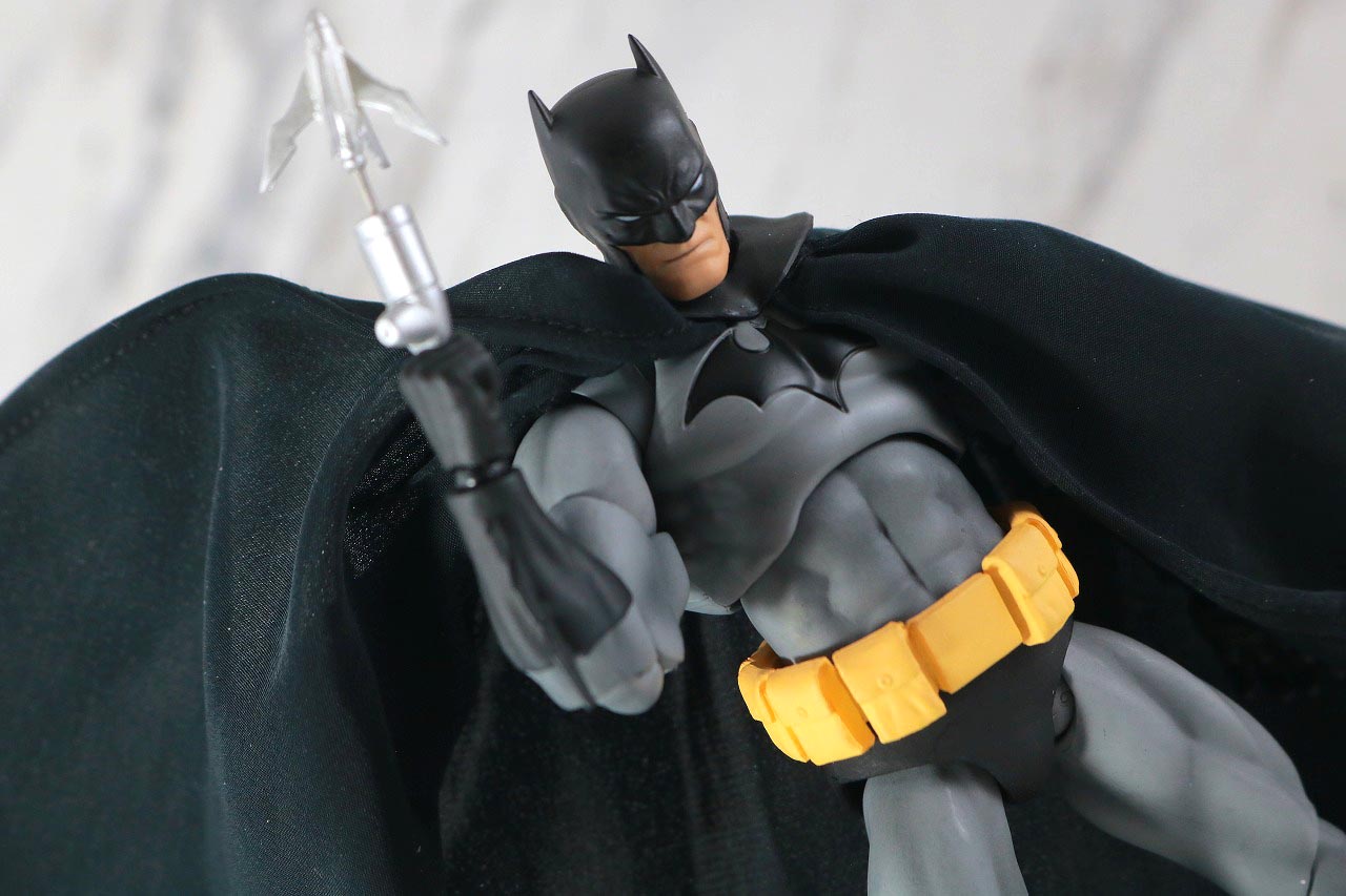 MAFEX　バットマン　HUSH BLACK ver.　レビュー　アクション