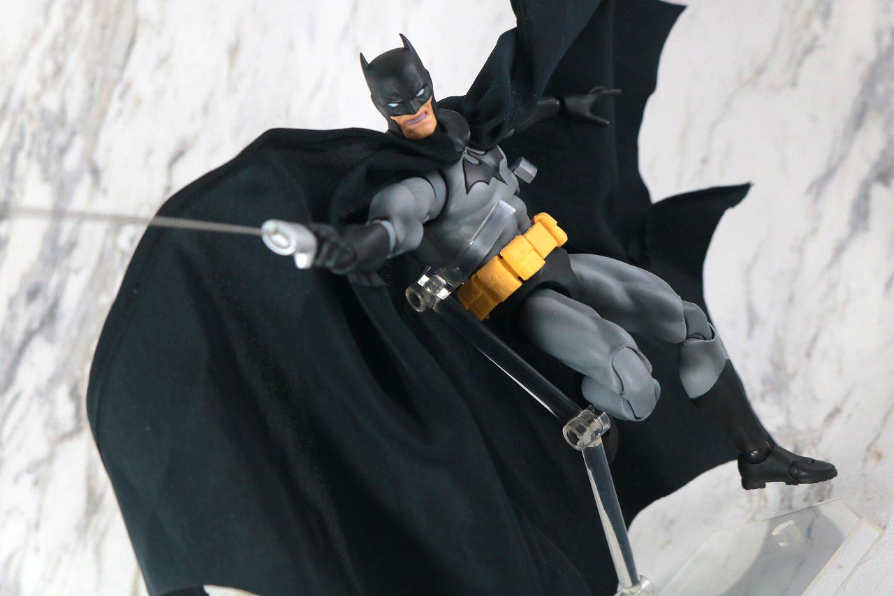 MAFEX　バットマン　HUSH BLACK ver.　レビュー　アクション