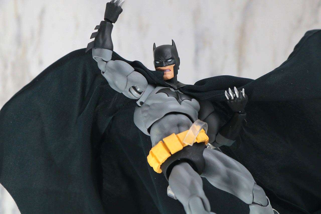 MAFEX　バットマン　HUSH BLACK ver.　レビュー　アクション