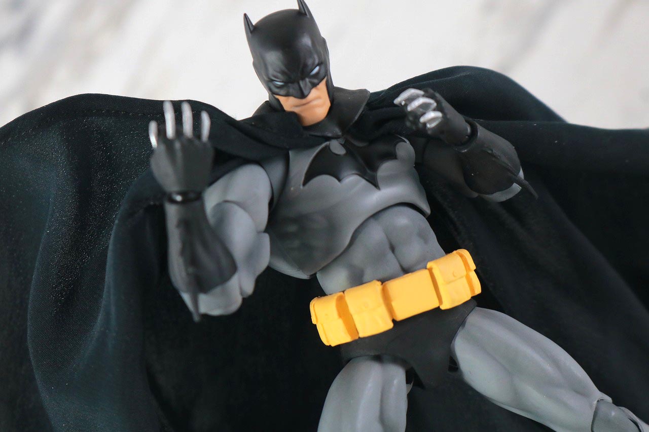 MAFEX　バットマン　HUSH BLACK ver.　レビュー　アクション