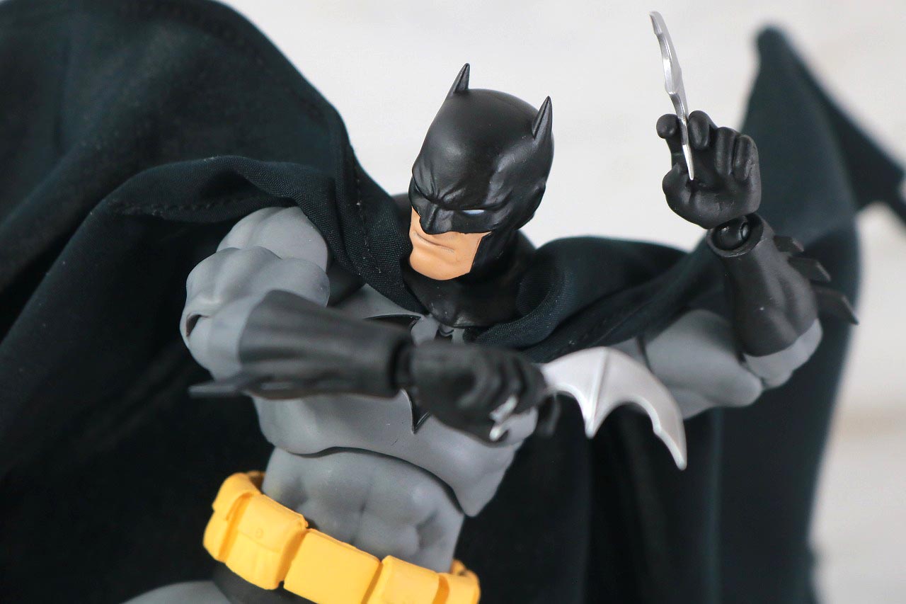 MAFEX　バットマン　HUSH BLACK ver.　レビュー　アクション