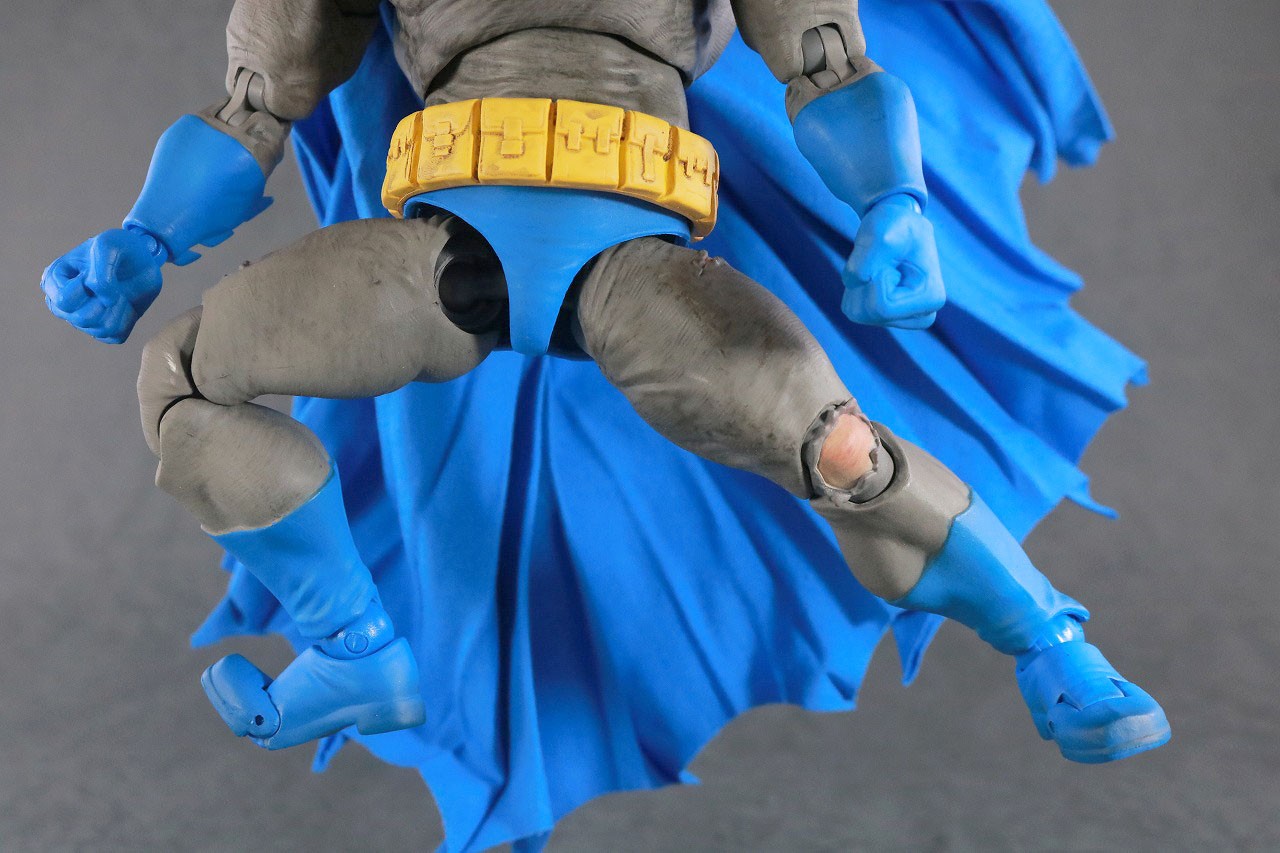 MAFEX　バットマン TDKR：The Dark Knight Triumphant　レビュー　可動範囲