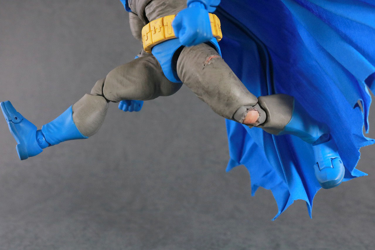 MAFEX　バットマン TDKR：The Dark Knight Triumphant　レビュー　可動範囲