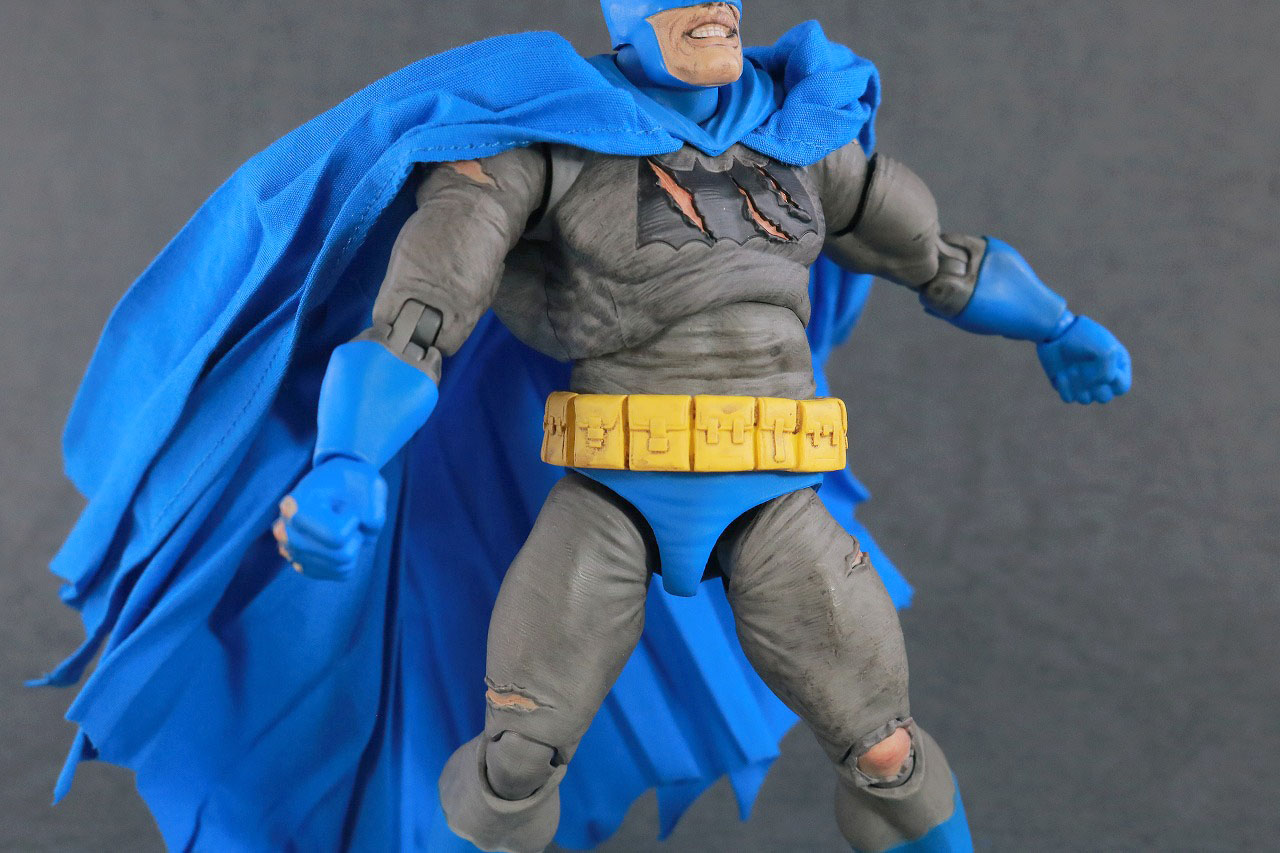 MAFEX　バットマン TDKR：The Dark Knight Triumphant　レビュー　可動範囲