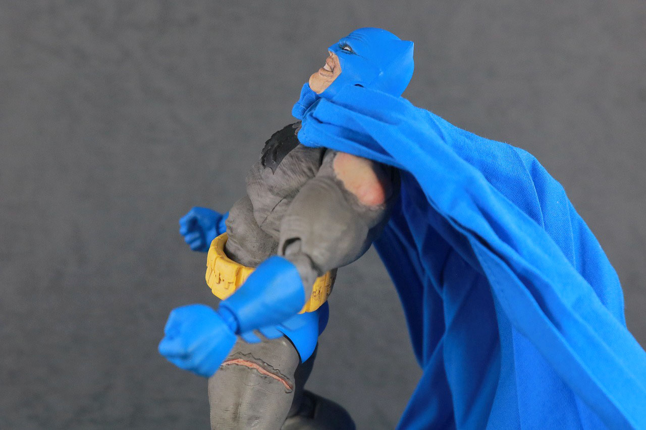 MAFEX　バットマン TDKR：The Dark Knight Triumphant　レビュー　可動範囲