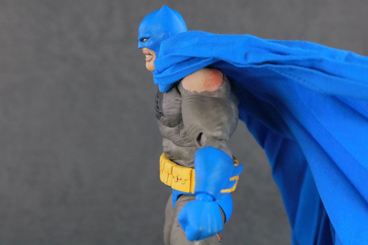 MAFEX　バットマン TDKR：The Dark Knight Triumphant　レビュー　可動範囲