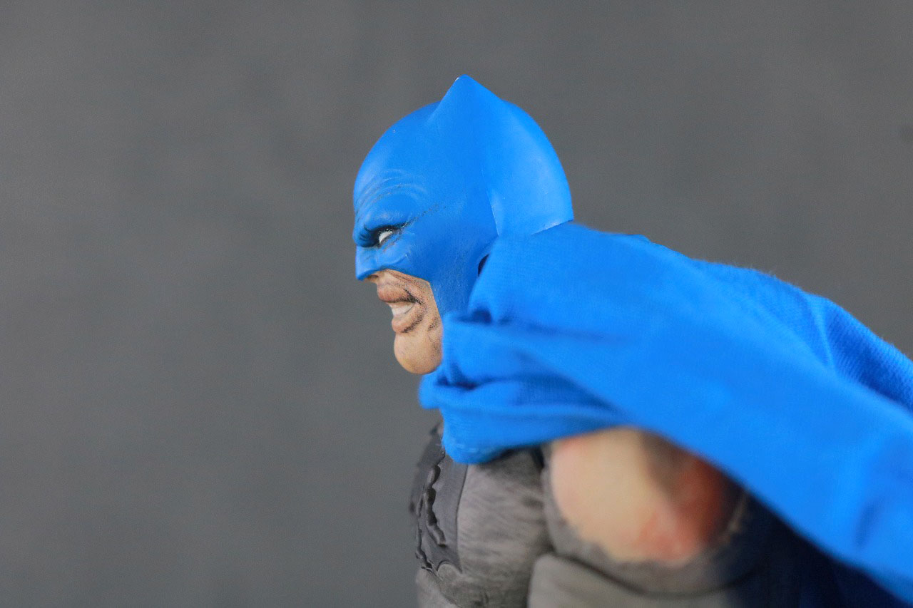 MAFEX　バットマン TDKR：The Dark Knight Triumphant　レビュー　可動範囲